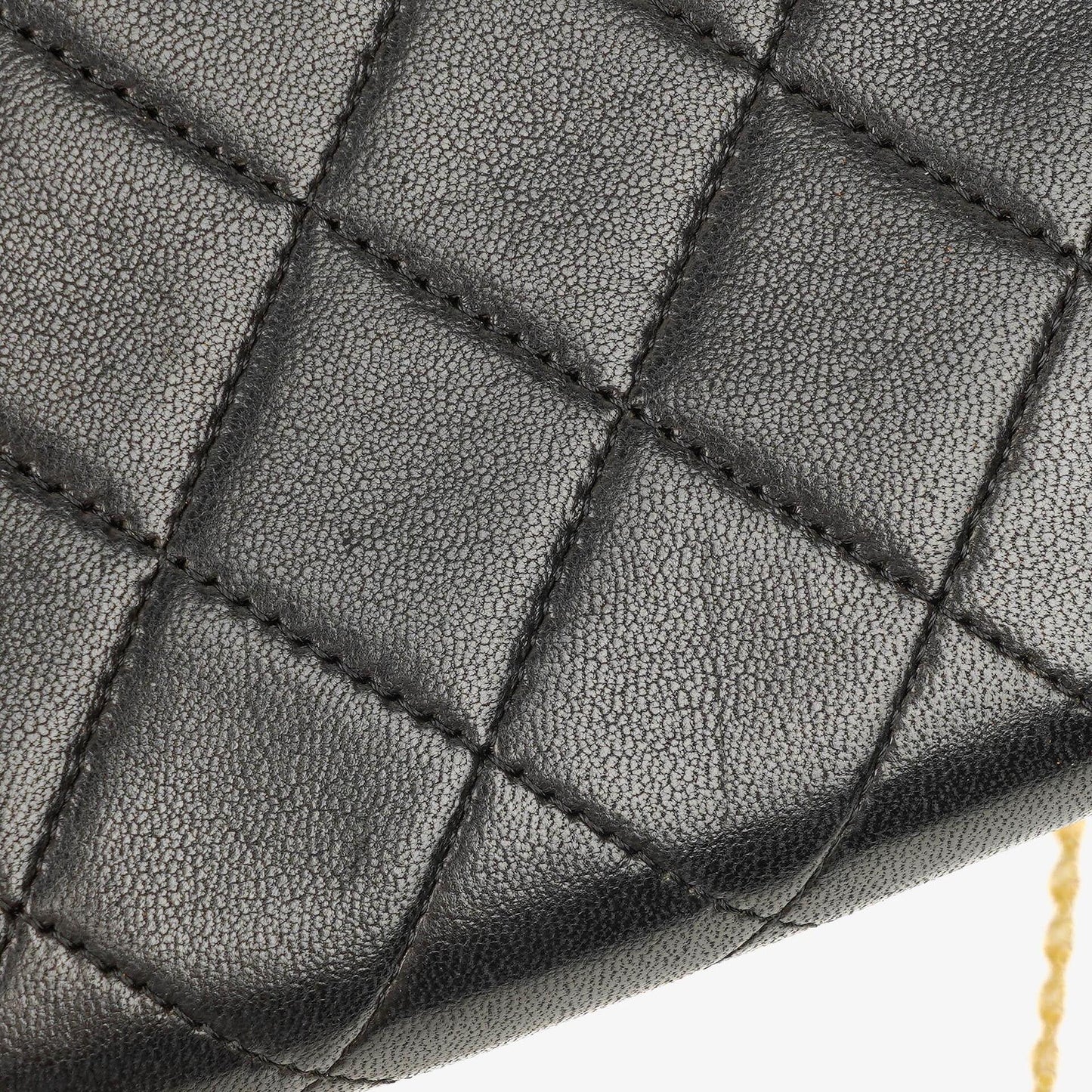 Chanel Mini Flap Bag aus schwarzem gestepptem Lammleder mit 24K-vergoldeten Beschlägen
