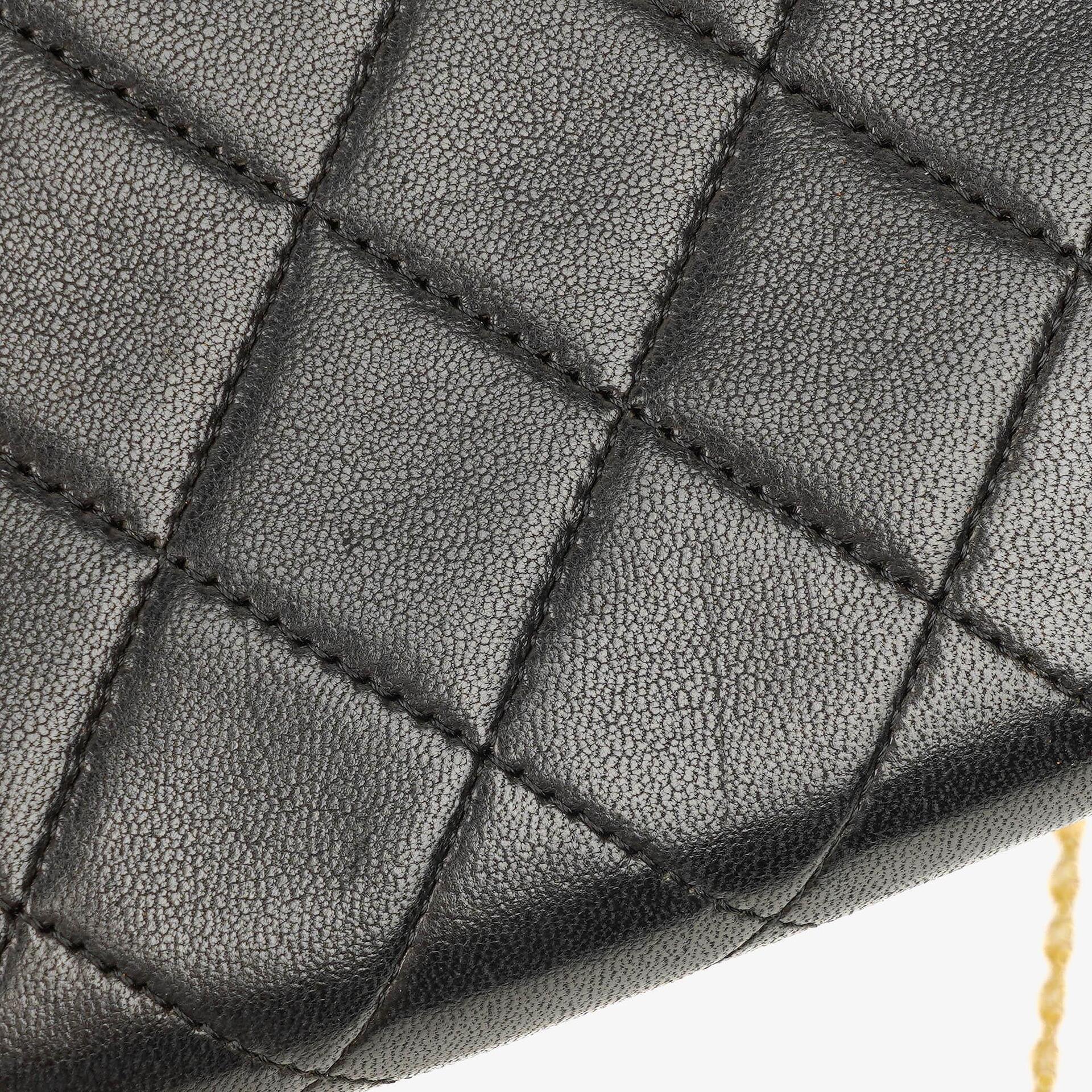 Chanel Mini Flap Bag aus schwarzem gestepptem Lammleder mit 24K-vergoldeten Beschlägen