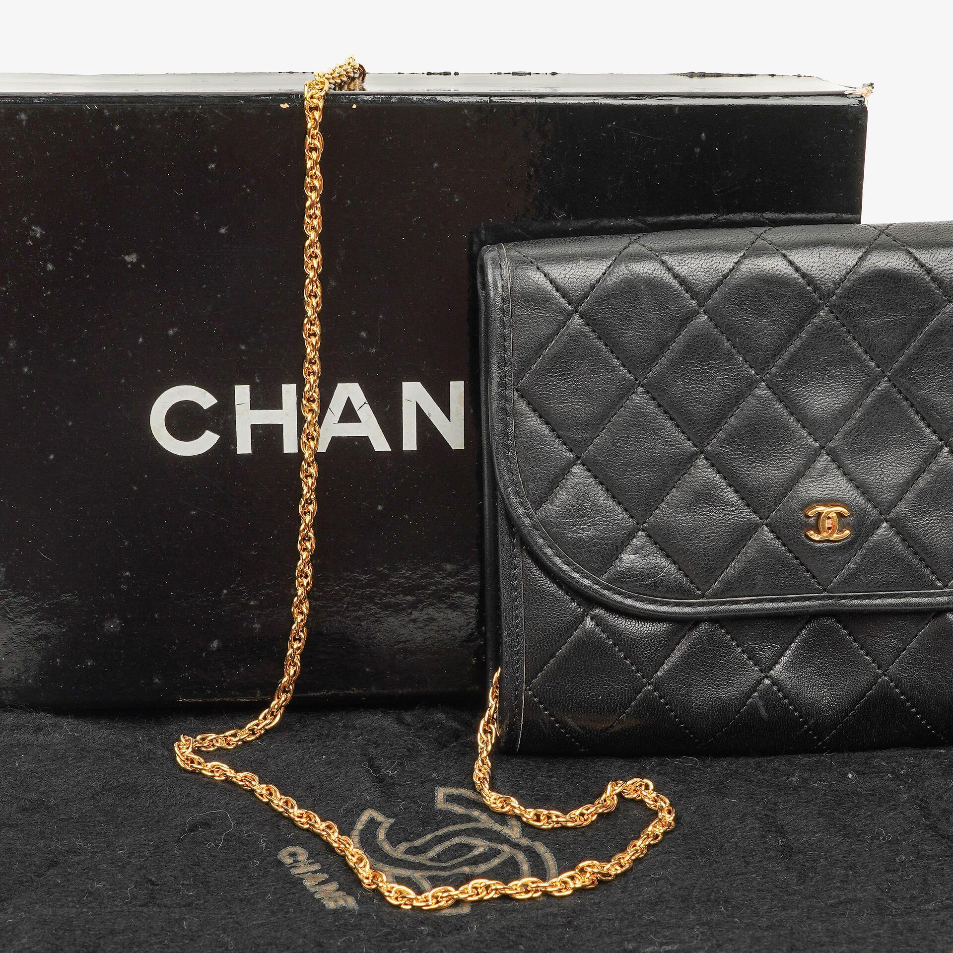 Chanel Mini Flap Bag aus schwarzem gestepptem Lammleder mit 24K-vergoldeten Beschlägen