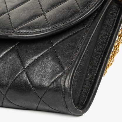 Chanel Mini Flap Bag aus schwarzem gestepptem Lammleder mit 24K vergoldeter Hardware