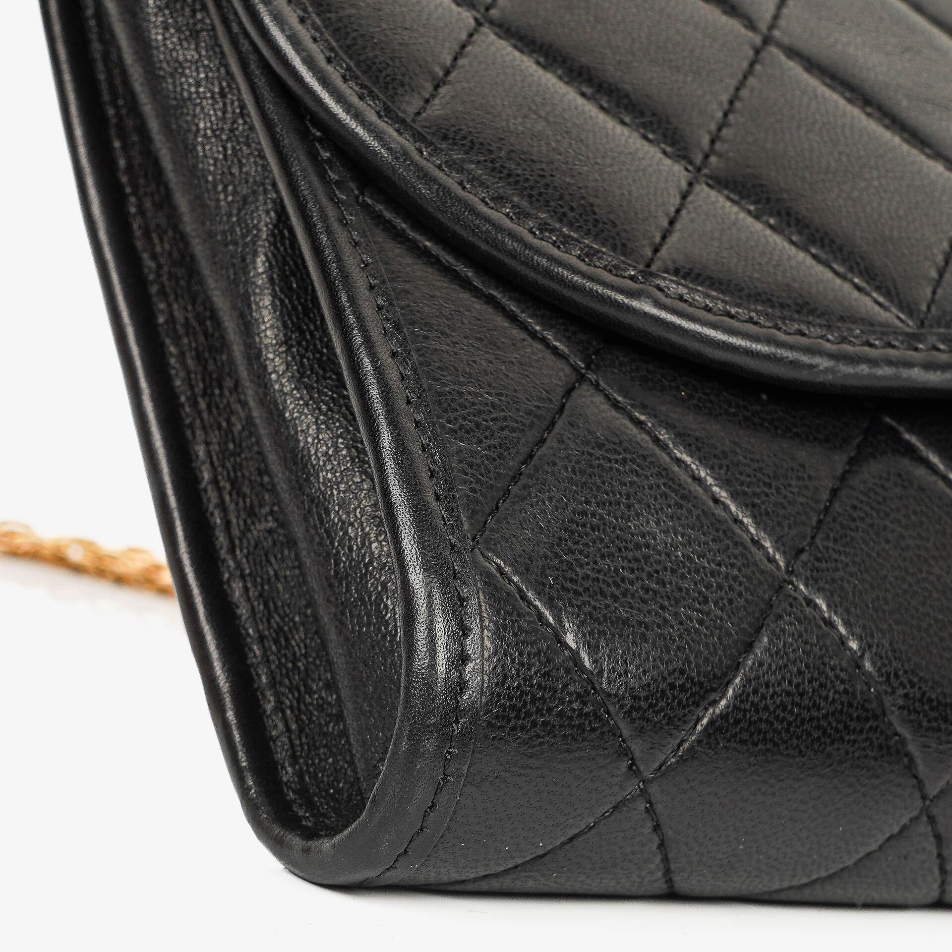 Chanel Mini Flap Bag aus schwarzem gestepptem Lammleder mit 24K vergoldeter Hardware