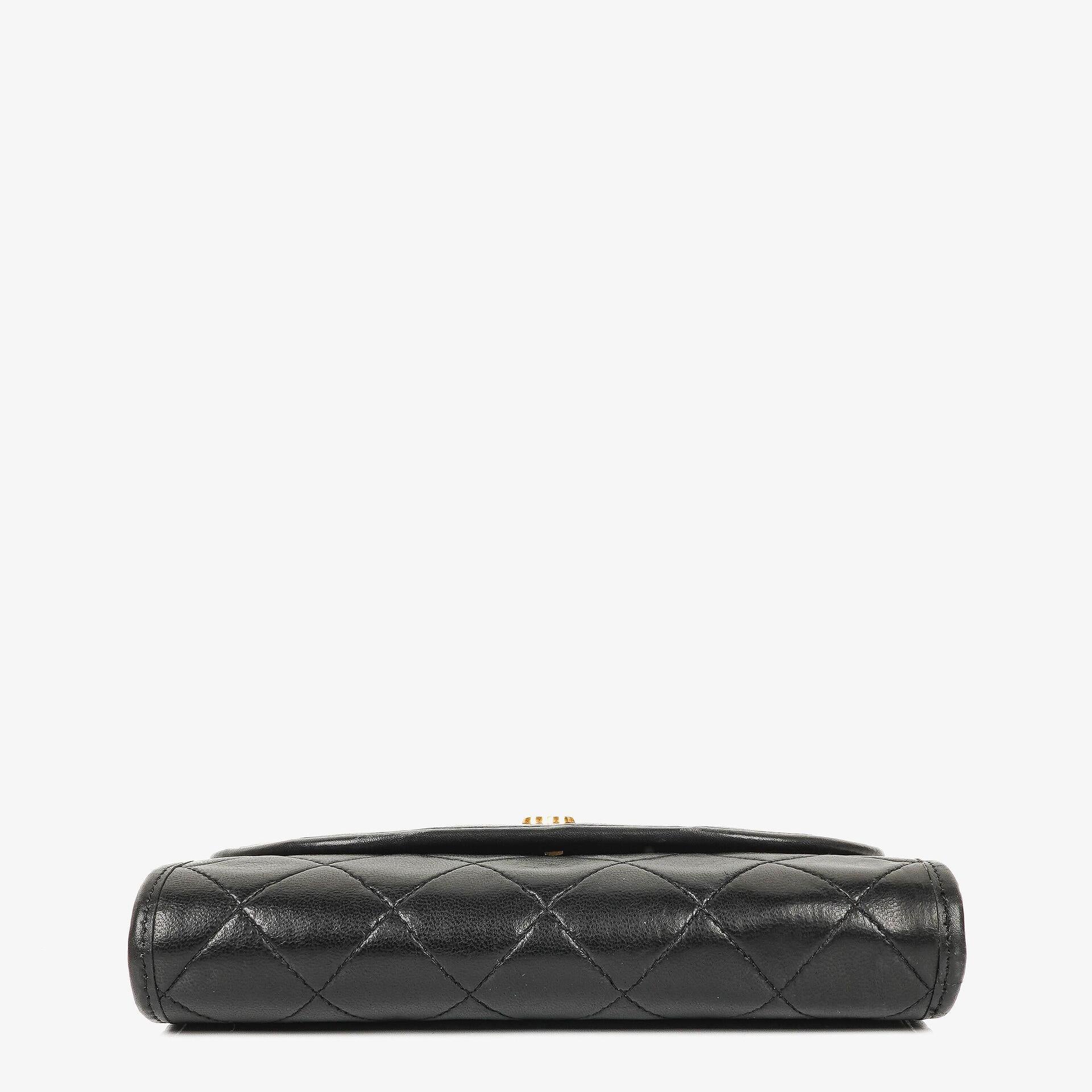 Chanel Mini Flap Bag aus schwarzem gestepptem Lammleder mit 24K vergoldeter Hardware