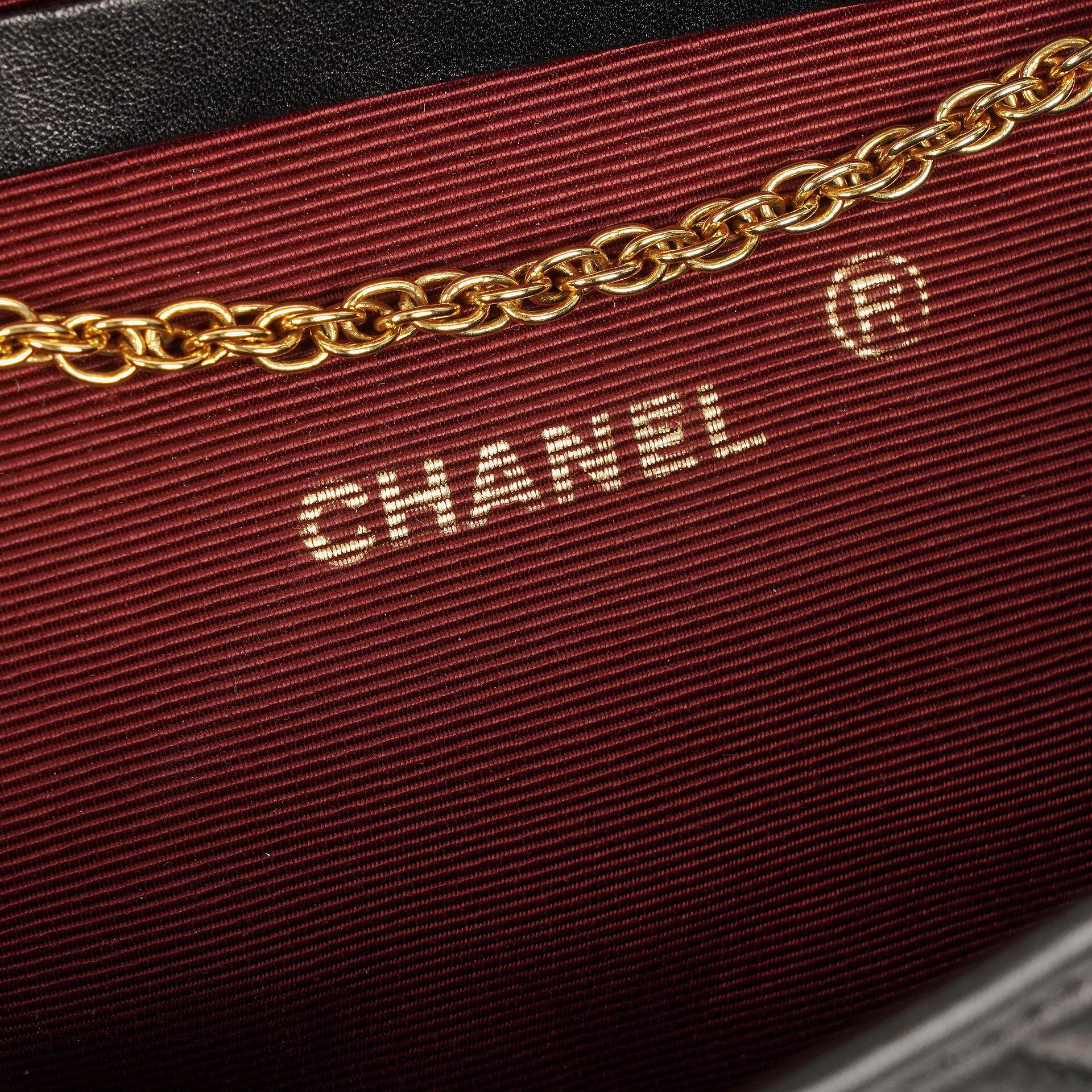 Chanel Mini Flap Bag aus schwarzem gestepptem Lammleder mit 24K vergoldeter Hardware