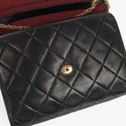 Chanel Mini Flap Bag aus schwarzem gestepptem Lammleder mit 24K vergoldeter Hardware