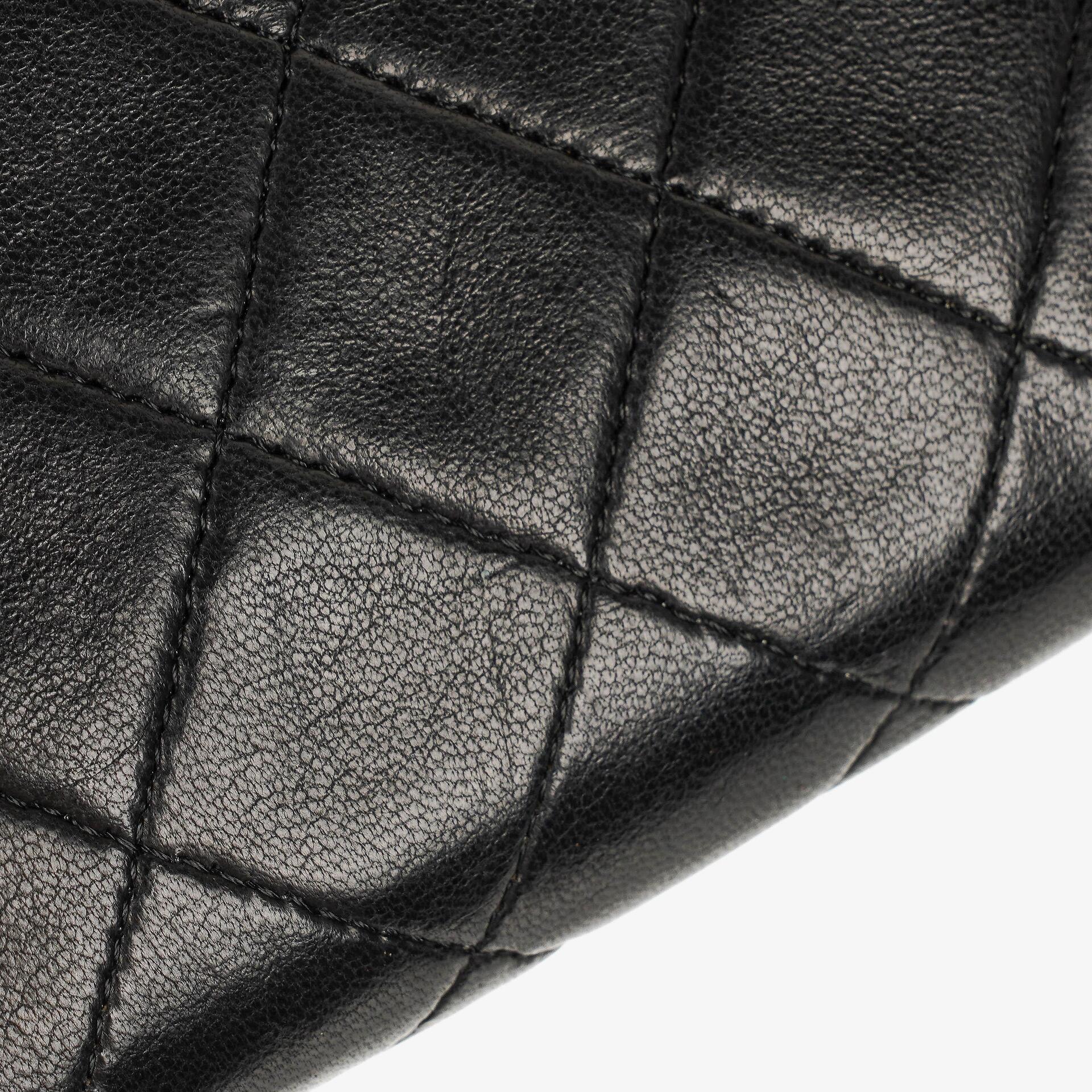 Chanel Mini Flap Bag aus schwarzem gestepptem Lammleder mit 24K vergoldeter Hardware