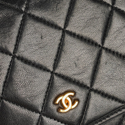 Chanel Mini Flap Bag aus schwarzem gestepptem Lammleder mit 24K vergoldeter Hardware