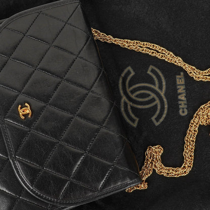 Chanel Mini Flap Bag aus schwarzem gestepptem Lammleder mit 24K vergoldeter Hardware
