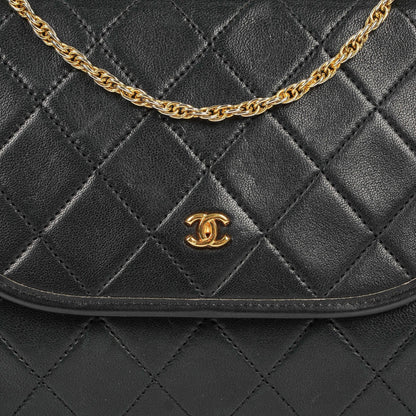 Chanel Mini Flap Tasche aus schwarzem gestepptem Lammleder mit 24K vergoldeter Hardware