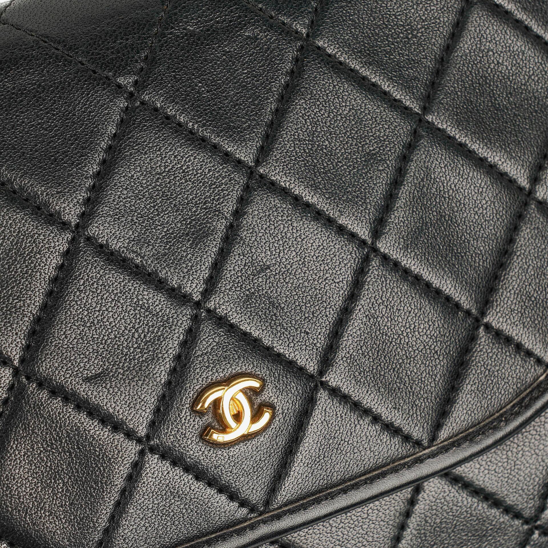 Chanel Mini Flap Tasche aus schwarzem gestepptem Lammleder mit 24K vergoldeter Hardware