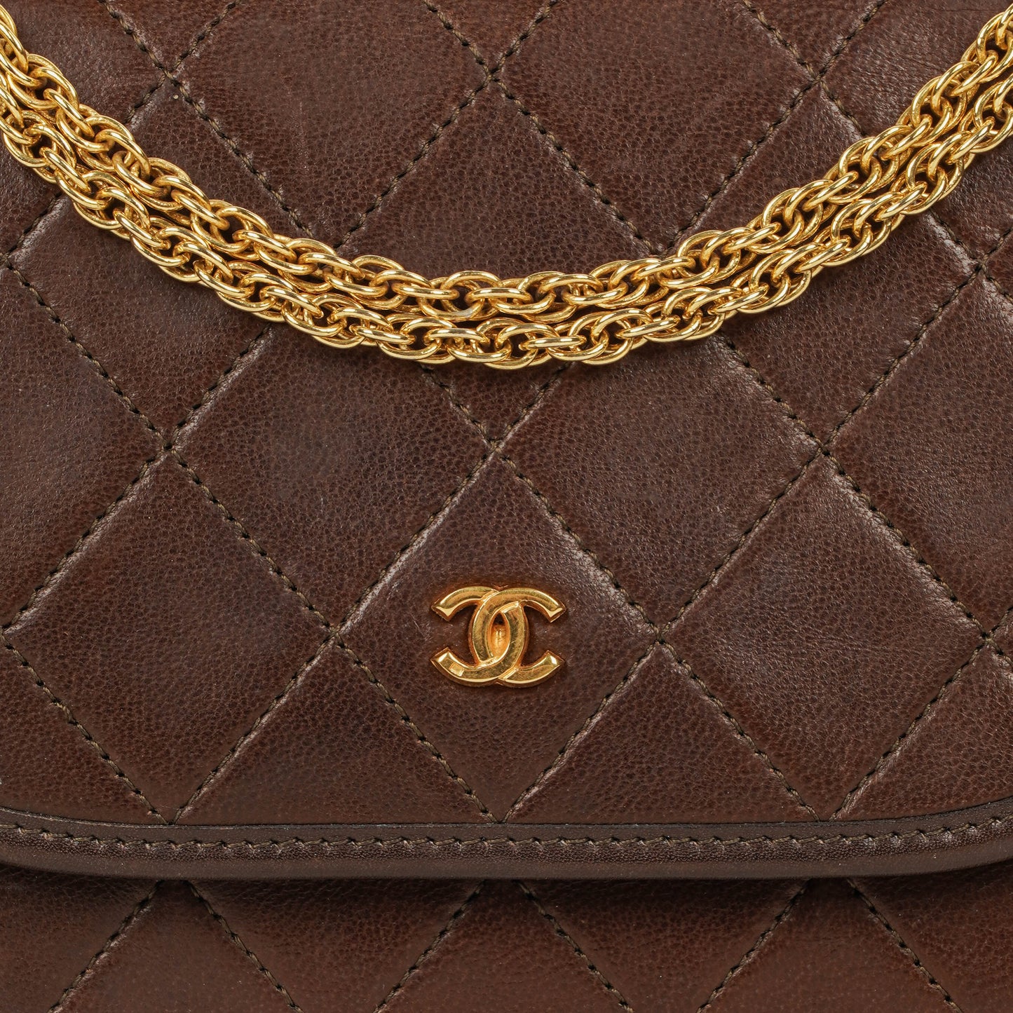 Chanel Mini Flap Tasche aus braunem gestepptem Lammleder mit 24K-vergoldeten Beschlägen