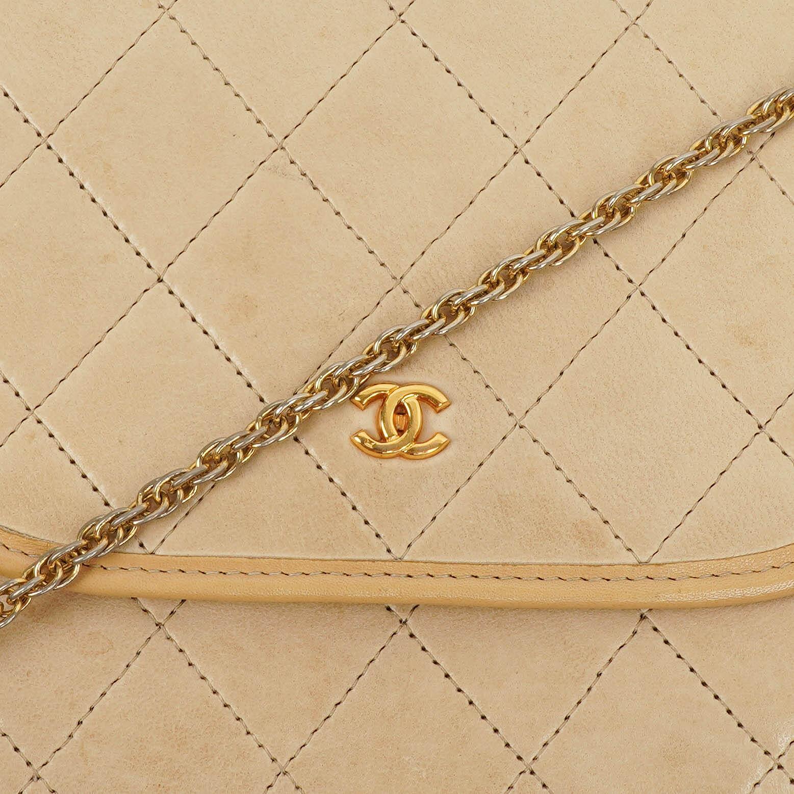 Chanel Mini Klappentasche in Beige Gestepptes Lammleder mit 24k Vergoldeten Beschlägen