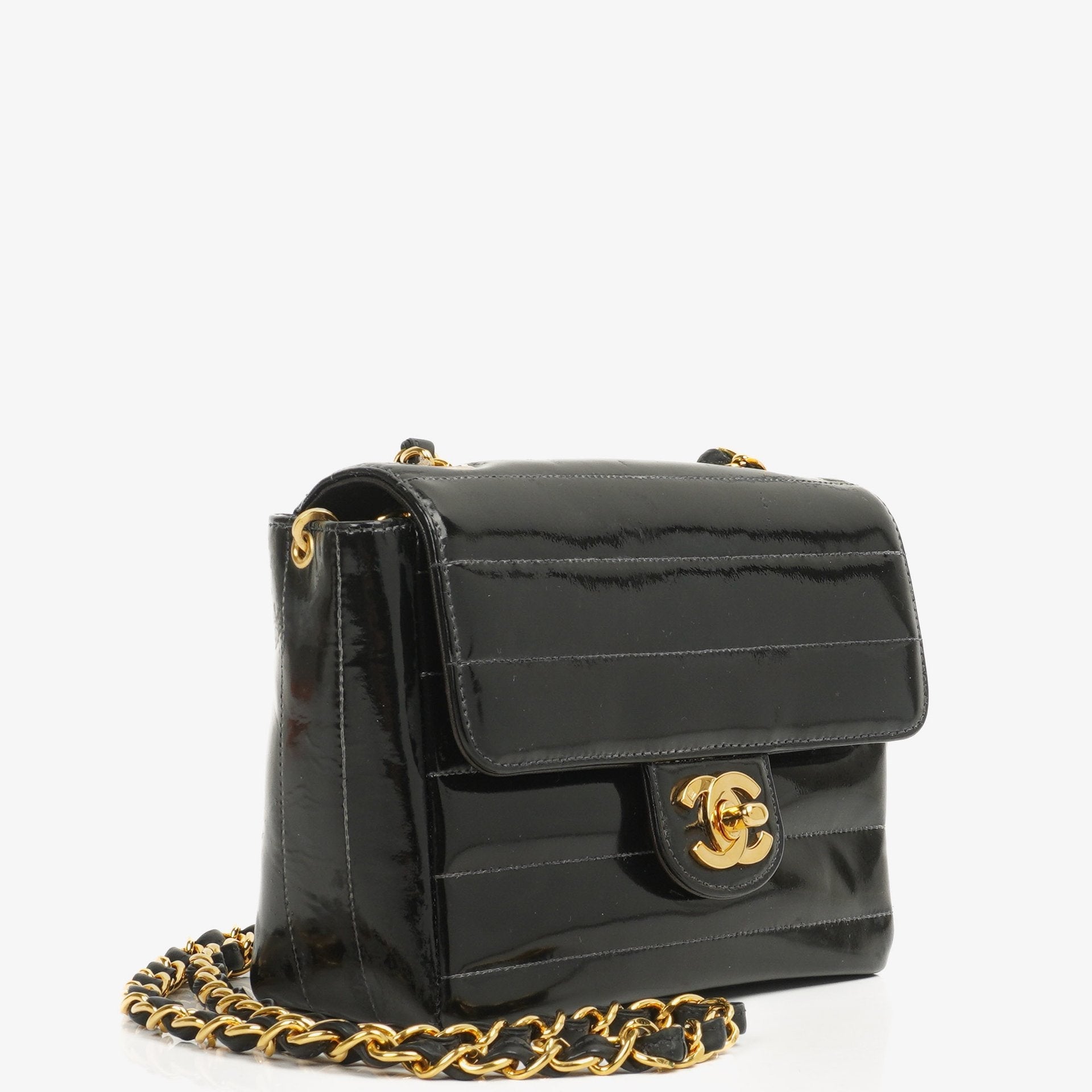 Chanel Mini Square Flap Bag aus schwarzem horizontal gestepptem Lackleder mit 24K vergoldeter Hardware