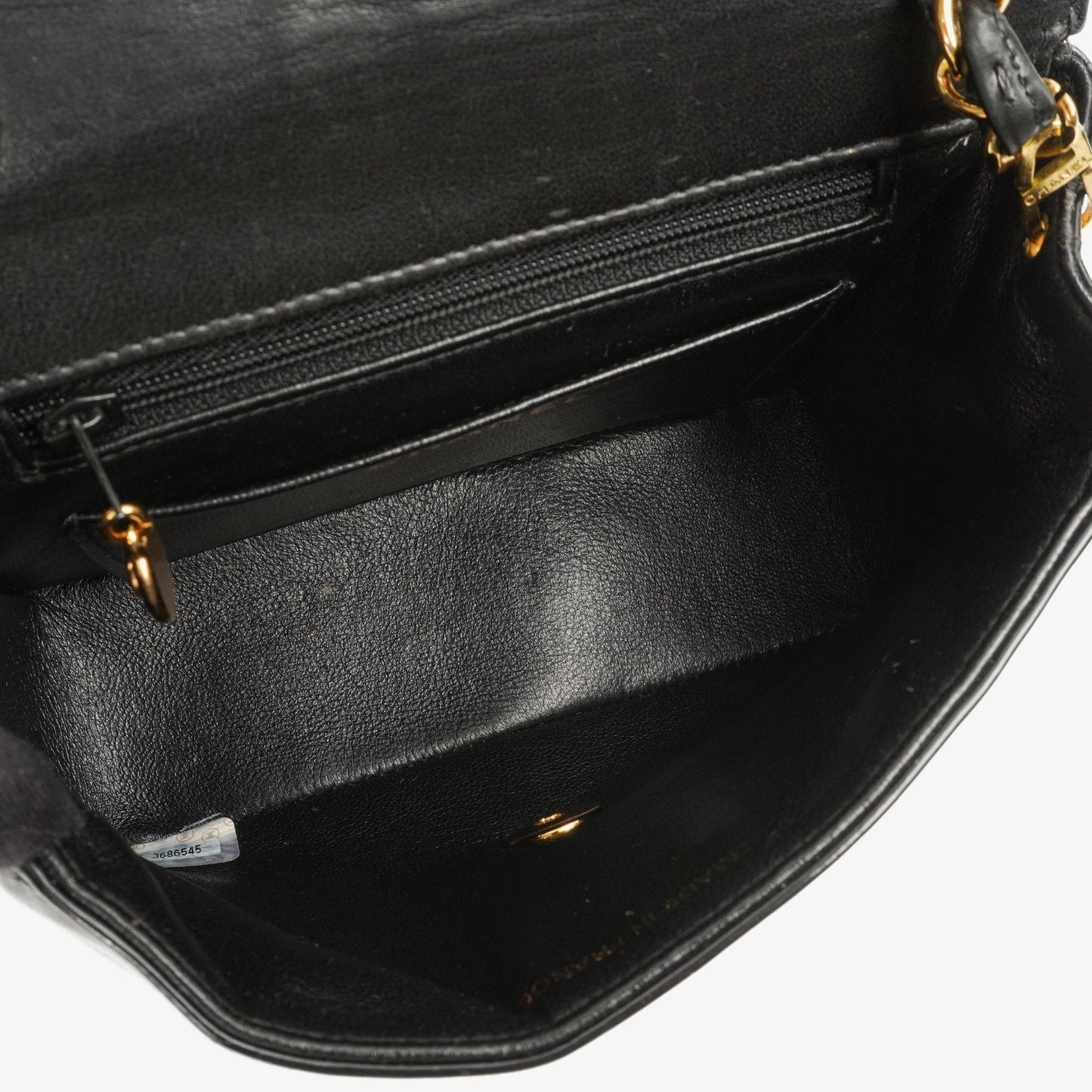 Chanel Mini Square Flap Bag aus schwarzem horizontal gestepptem Lackleder mit 24K vergoldeter Hardware