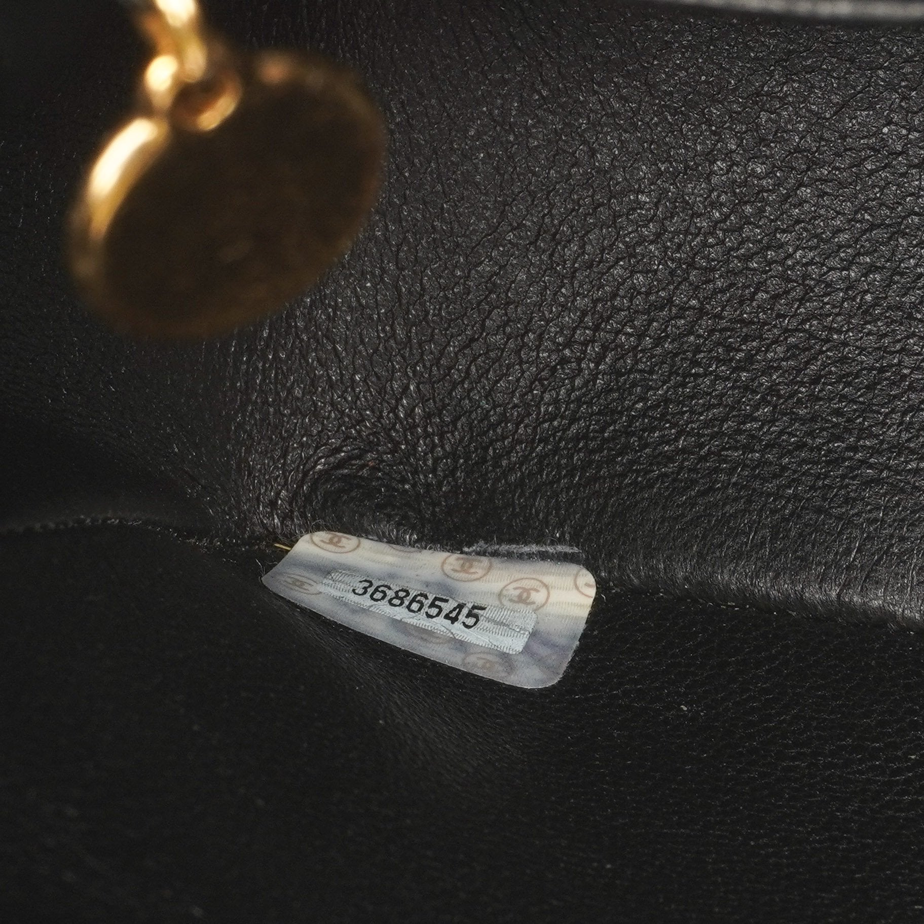 Chanel Mini Square Flap Bag aus schwarzem horizontal gestepptem Lackleder mit 24K vergoldeter Hardware
