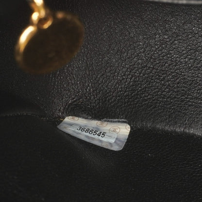 Chanel Mini Square Flap Bag aus schwarzem horizontal gestepptem Lackleder mit 24K vergoldeter Hardware