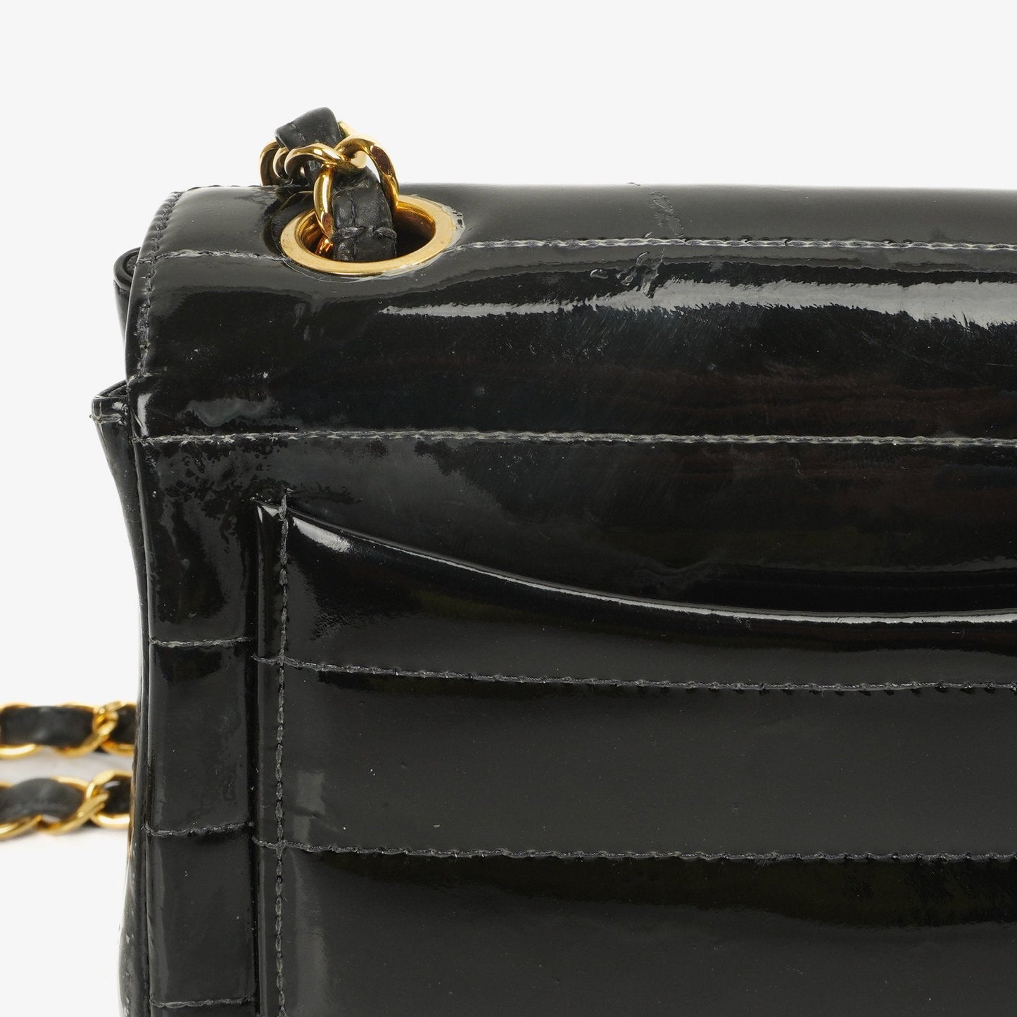 Chanel Mini Square Flap Bag aus schwarzem horizontal gestepptem Lackleder mit 24K vergoldeter Hardware