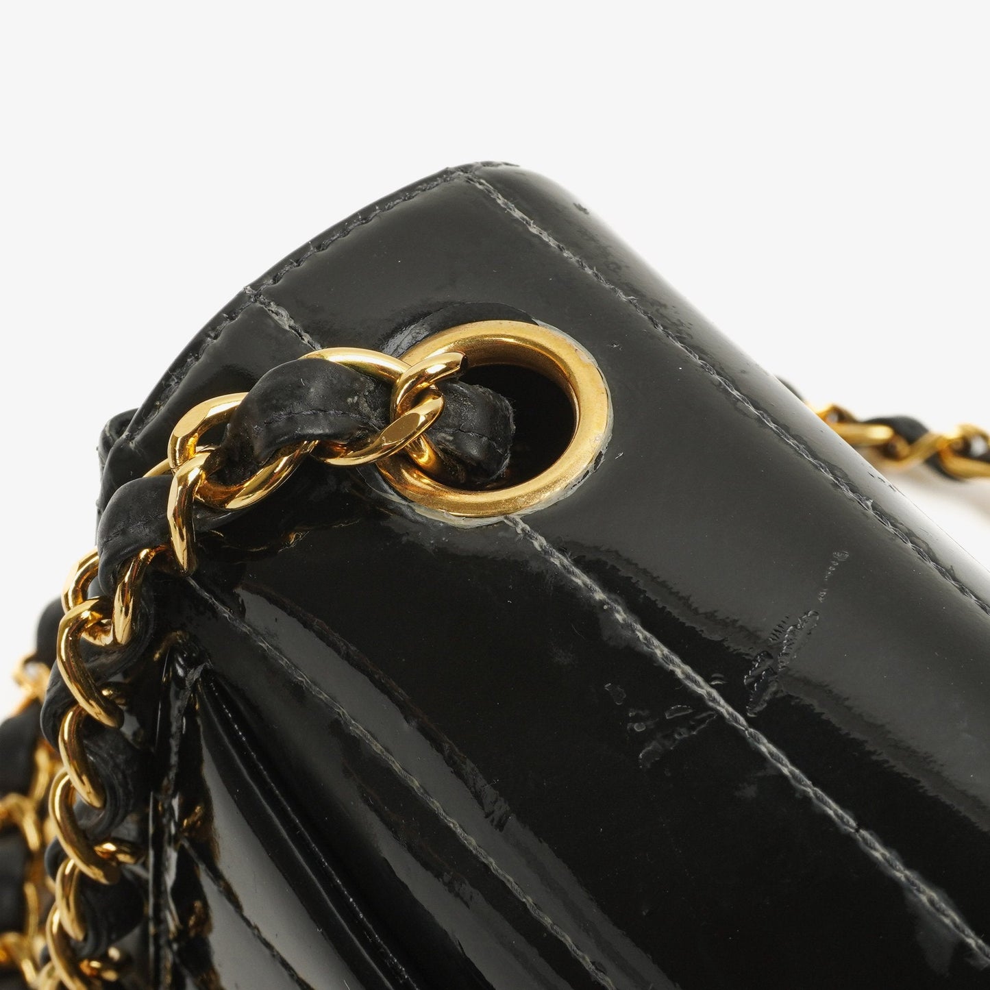 Chanel Mini Square Flap Bag aus schwarzem horizontal gestepptem Lackleder mit 24K vergoldeter Hardware