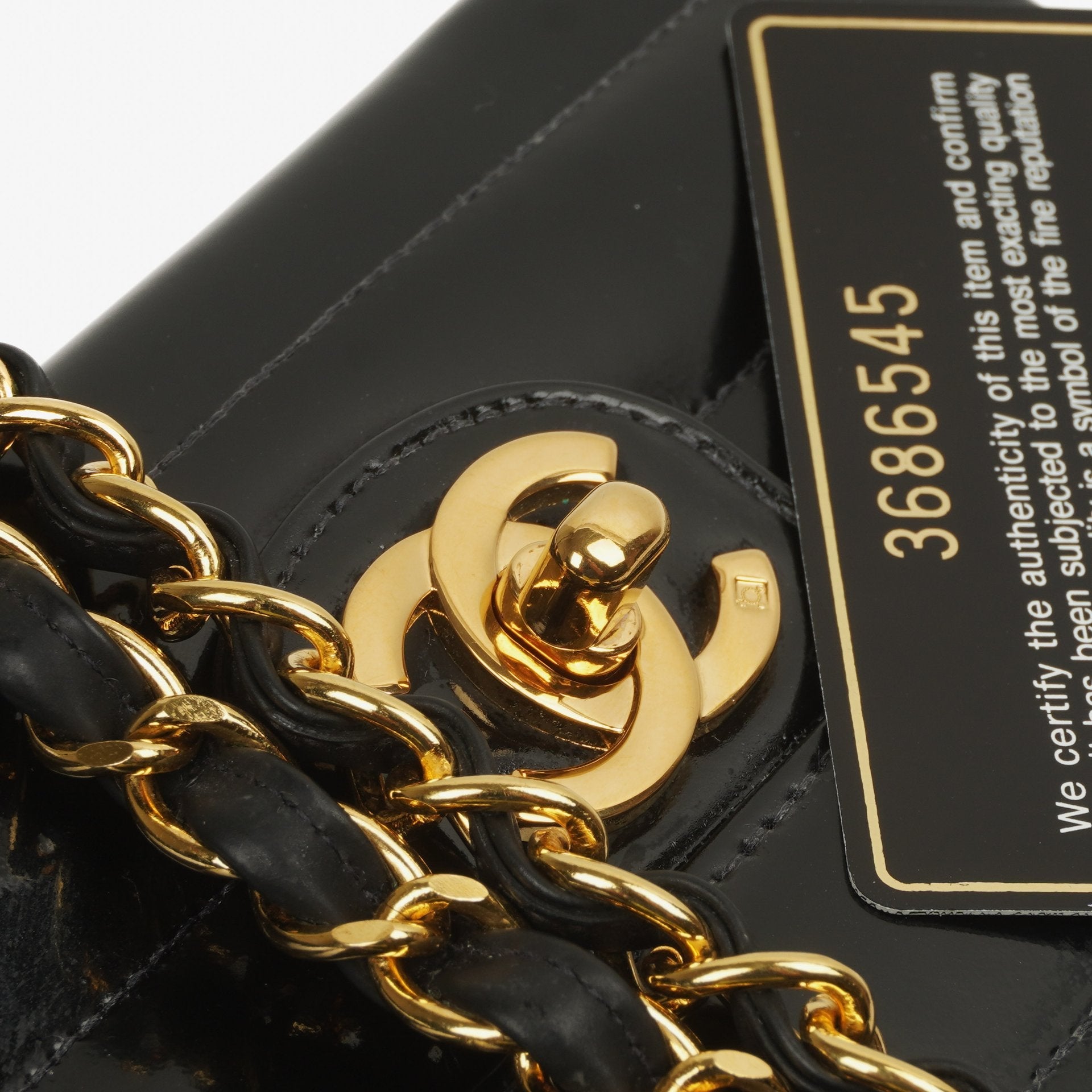 Chanel Mini Square Flap Bag aus schwarzem horizontal gestepptem Lackleder mit 24K vergoldeter Hardware