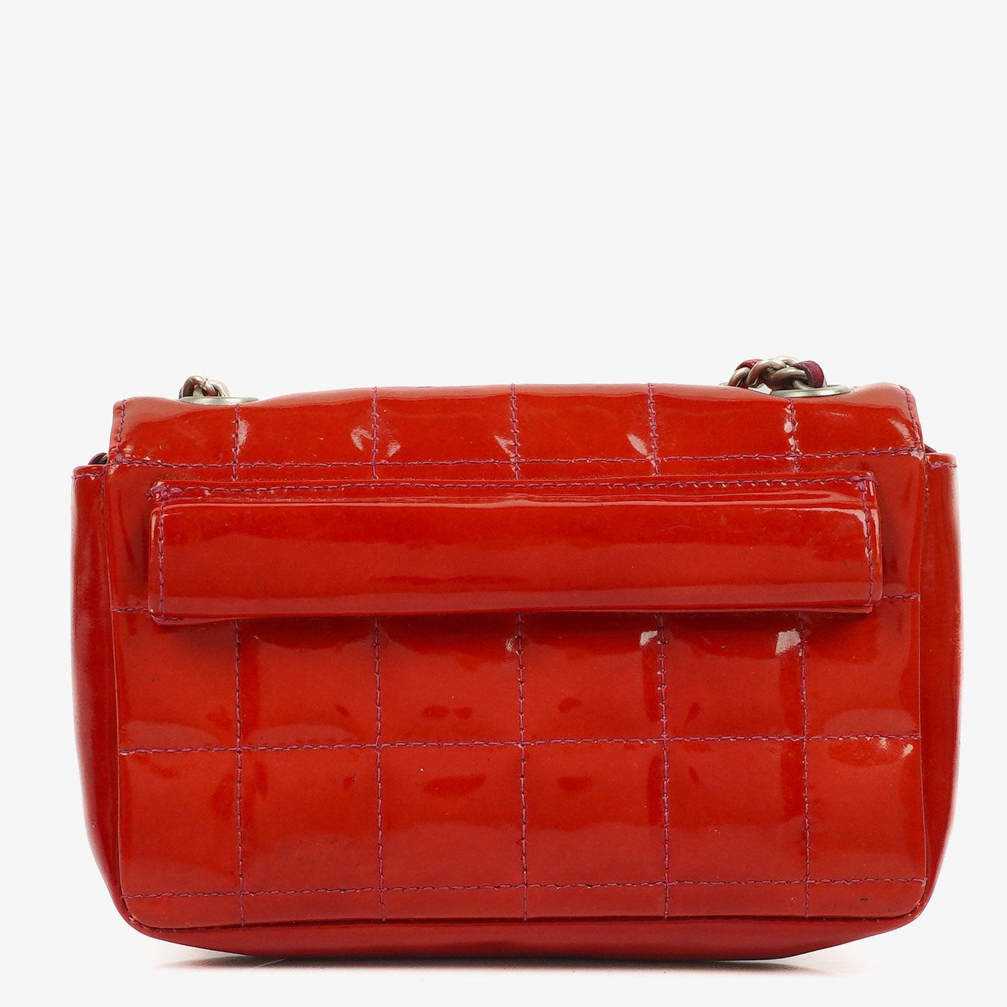 Chanel Mini East West Chocolate Bar Tasche aus gestepptem Lackleder