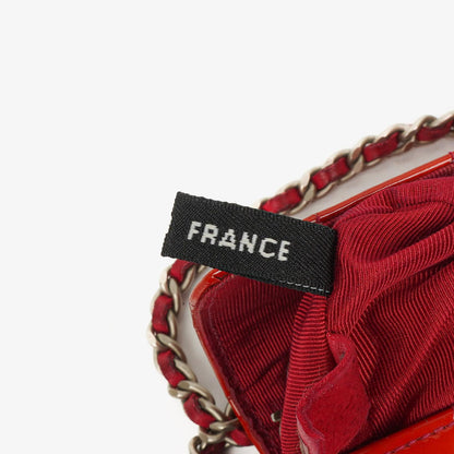 Chanel Mini East West Chocolate Bar Tasche aus gestepptem Lackleder