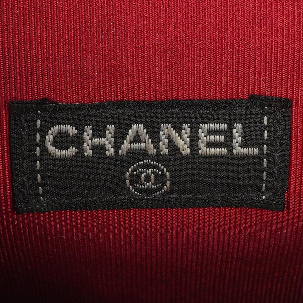 Chanel Mini East West Chocolate Bar Tasche aus gestepptem Lackleder