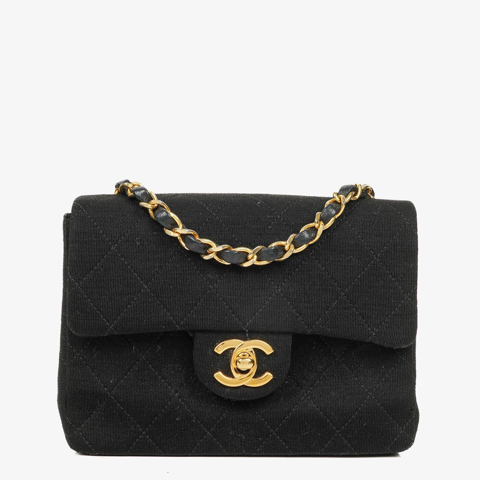 Chanel Mini Square Flap Bag aus schwarzem gestepptem Jersey mit 24K vergoldeten Beschlägen
