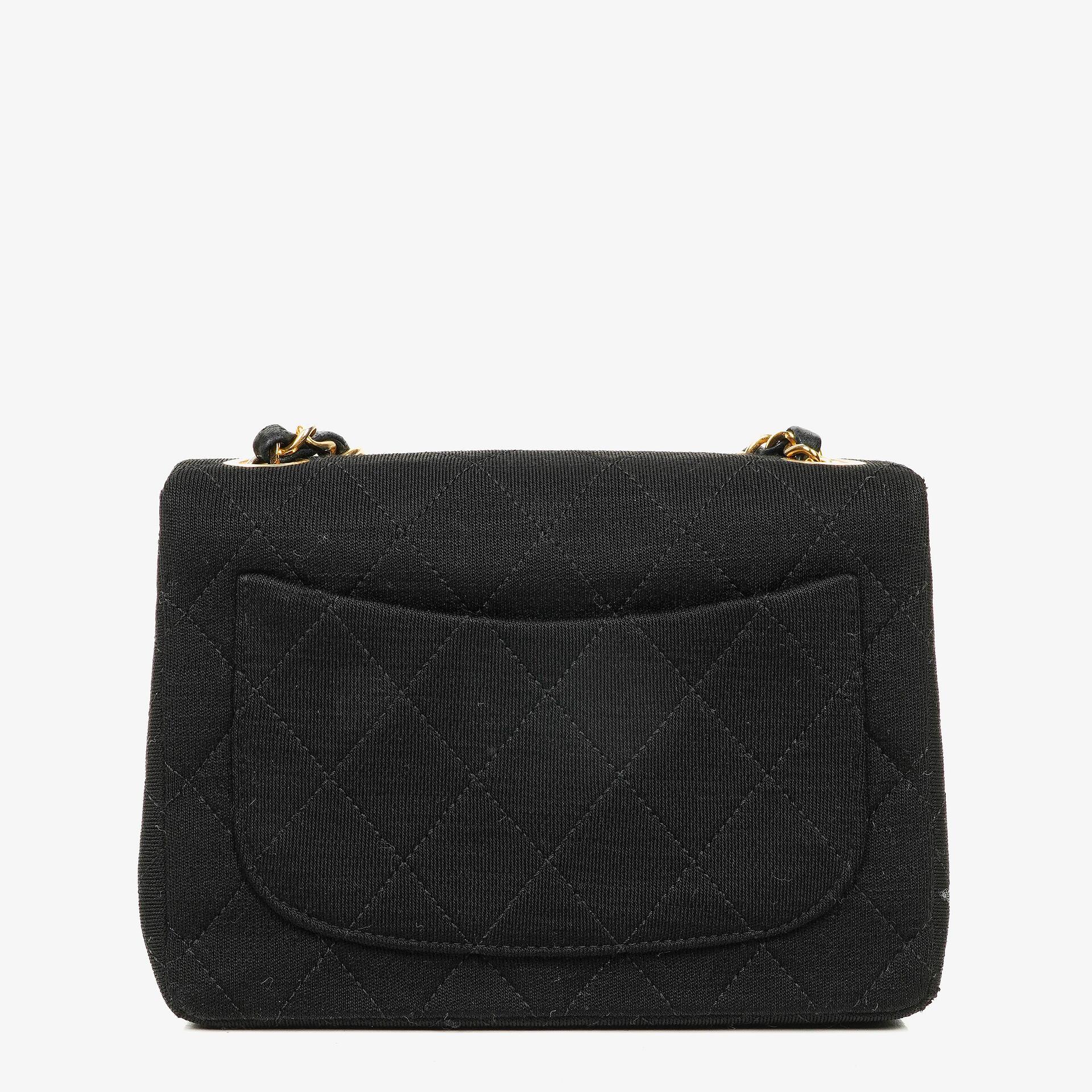 Chanel Mini Square Flap Bag aus schwarzem gestepptem Jersey mit 24K vergoldeten Beschlägen