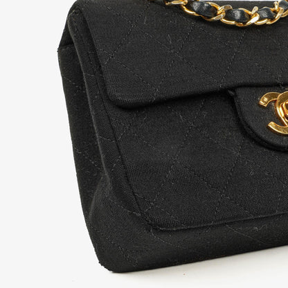 Chanel Mini Square Flap Bag aus schwarzem gestepptem Jersey mit 24K vergoldeten Beschlägen