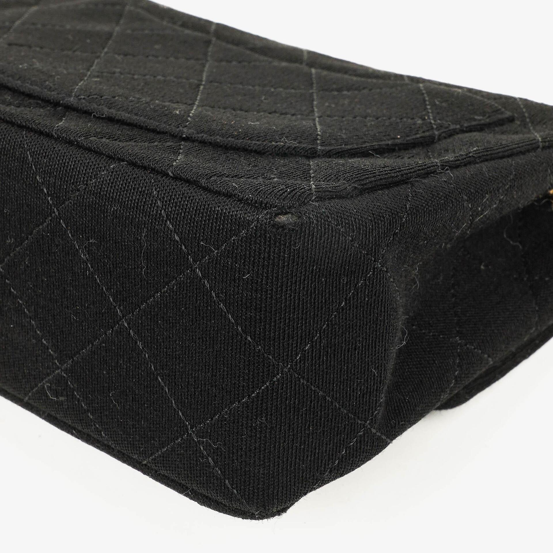 Chanel Mini Square Flap Bag aus schwarzem gestepptem Jersey mit 24K vergoldeten Beschlägen