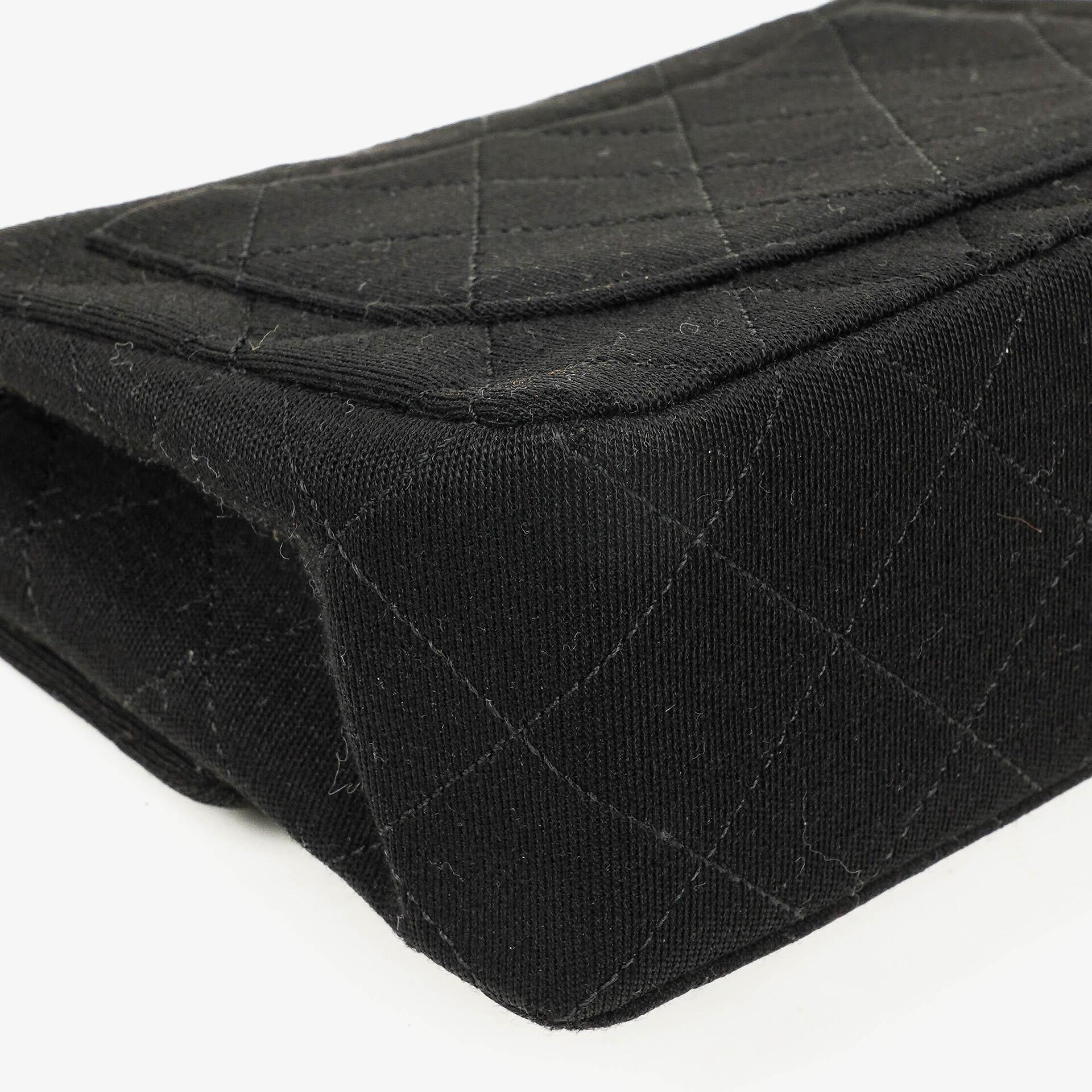Chanel Mini Square Flap Bag aus schwarzem gestepptem Jersey mit 24K vergoldeten Beschlägen