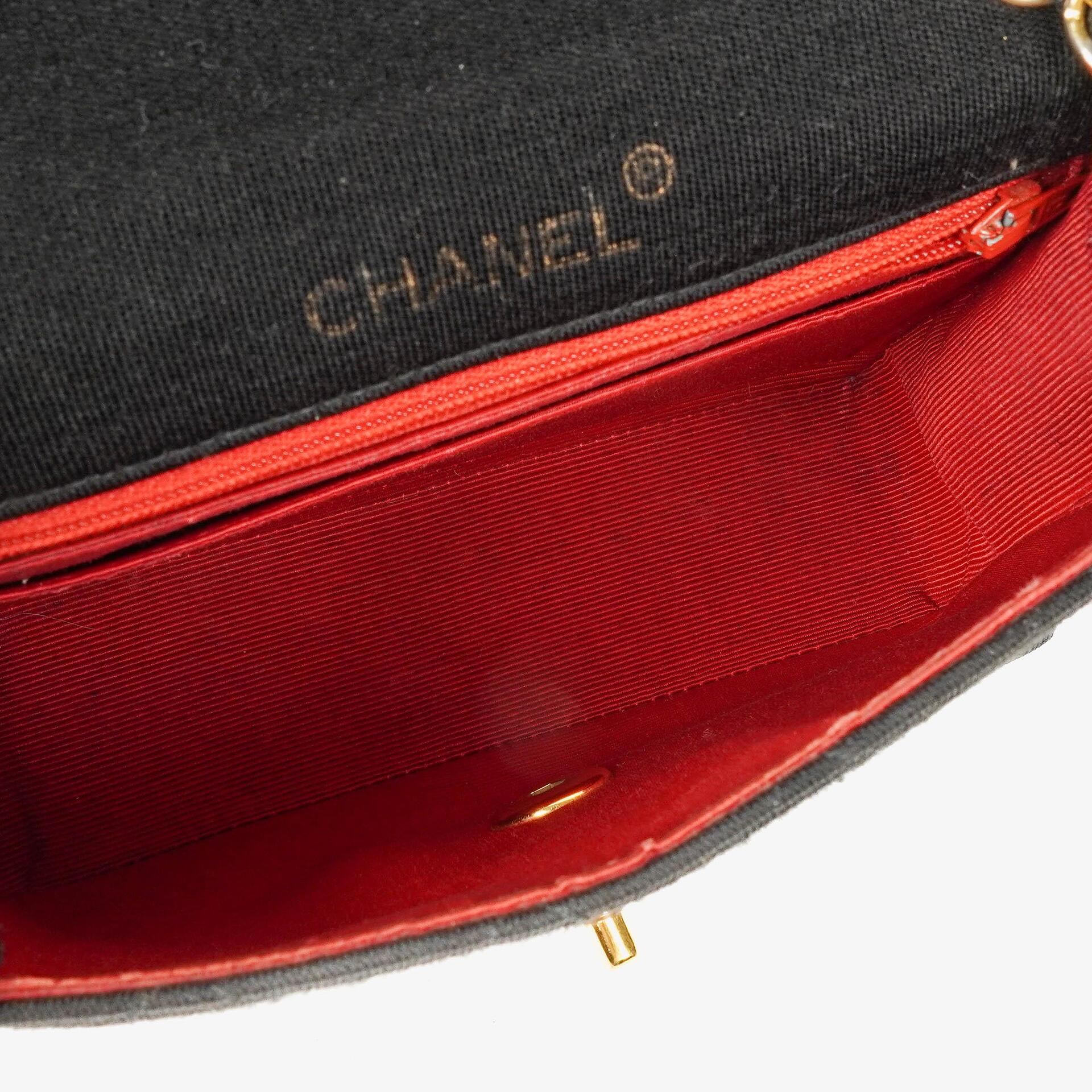 Chanel Mini Square Flap Bag aus schwarzem gestepptem Jersey mit 24K vergoldeten Beschlägen