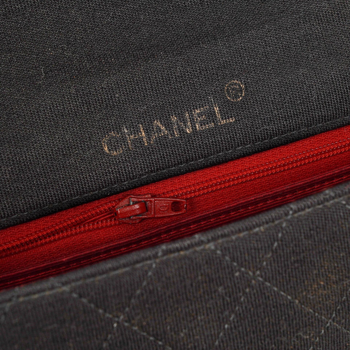 Chanel Mini Square Flap Bag aus schwarzem gestepptem Jersey mit 24K vergoldeten Beschlägen