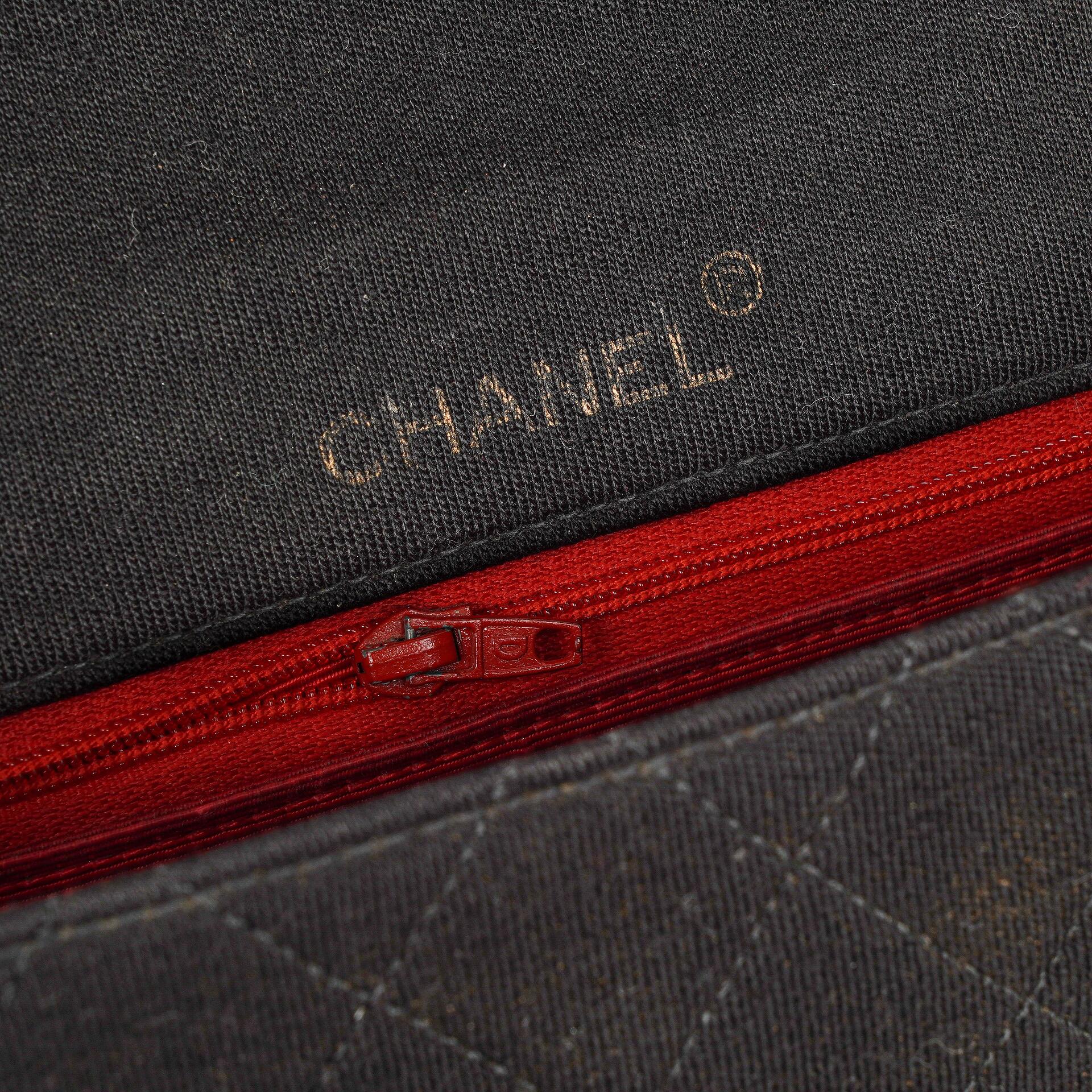 Chanel Mini Square Flap Bag aus schwarzem gestepptem Jersey mit 24K vergoldeten Beschlägen