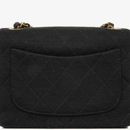 Chanel Mini Square Flap Bag aus schwarzem gestepptem Jersey mit 24K vergoldeten Beschlägen