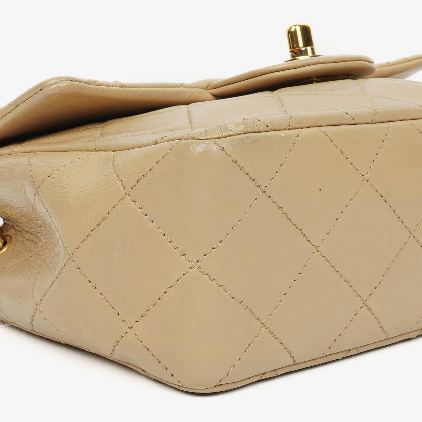 Chanel Mini Square Klappentasche aus beigem gestepptem Leder mit 24K vergoldeten Beschlägen