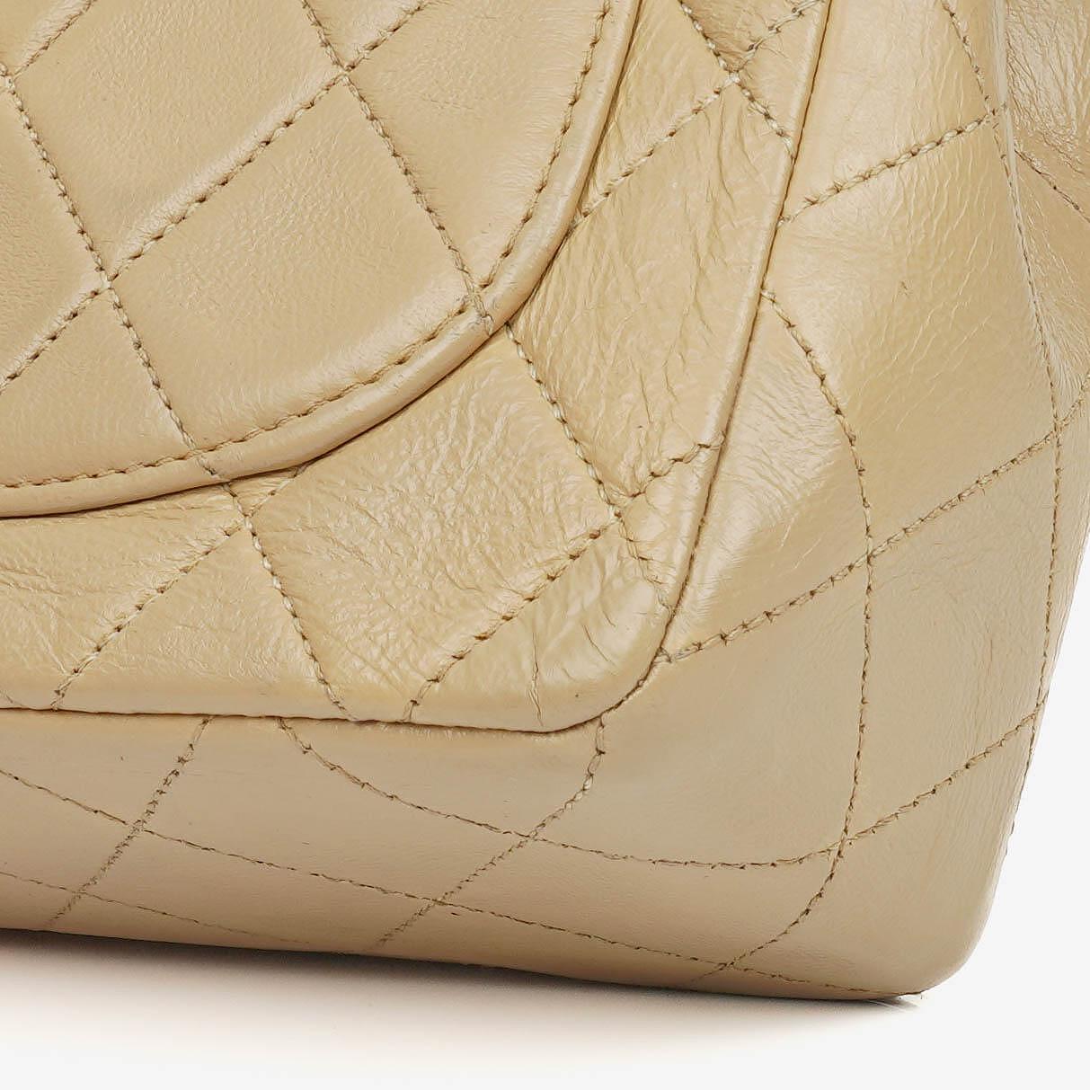 Chanel Mini Square Klappentasche aus beigem gestepptem Leder mit 24K vergoldeten Beschlägen