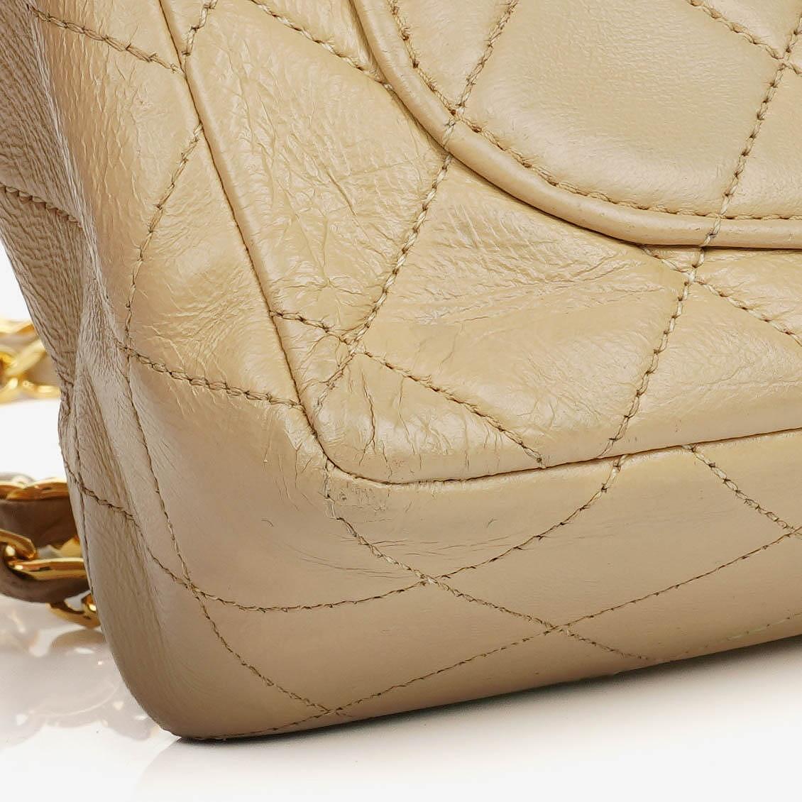Chanel Mini Square Klappentasche aus beigem gestepptem Leder mit 24K vergoldeten Beschlägen