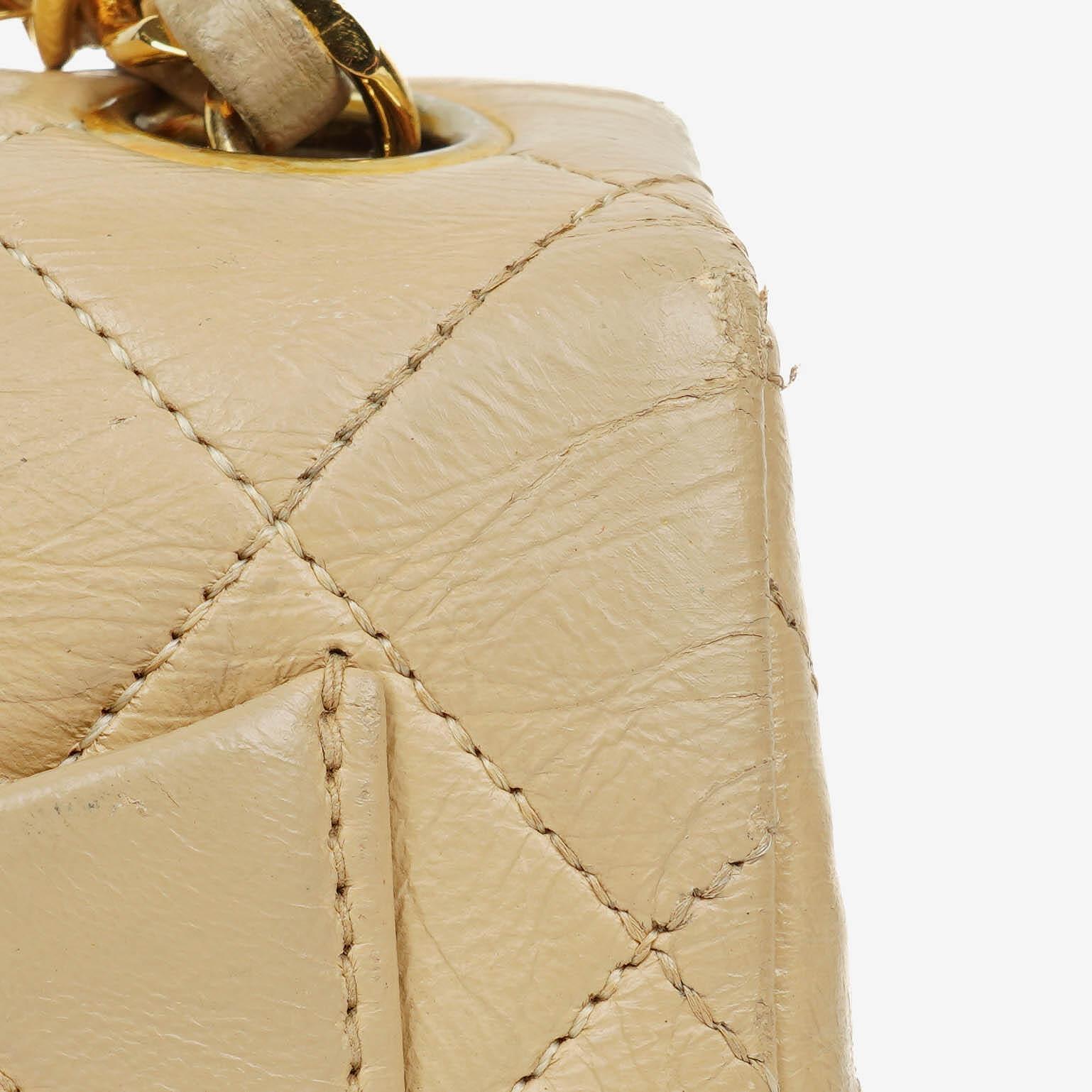 Chanel Mini Square Klappentasche aus beigem gestepptem Leder mit 24K vergoldeten Beschlägen