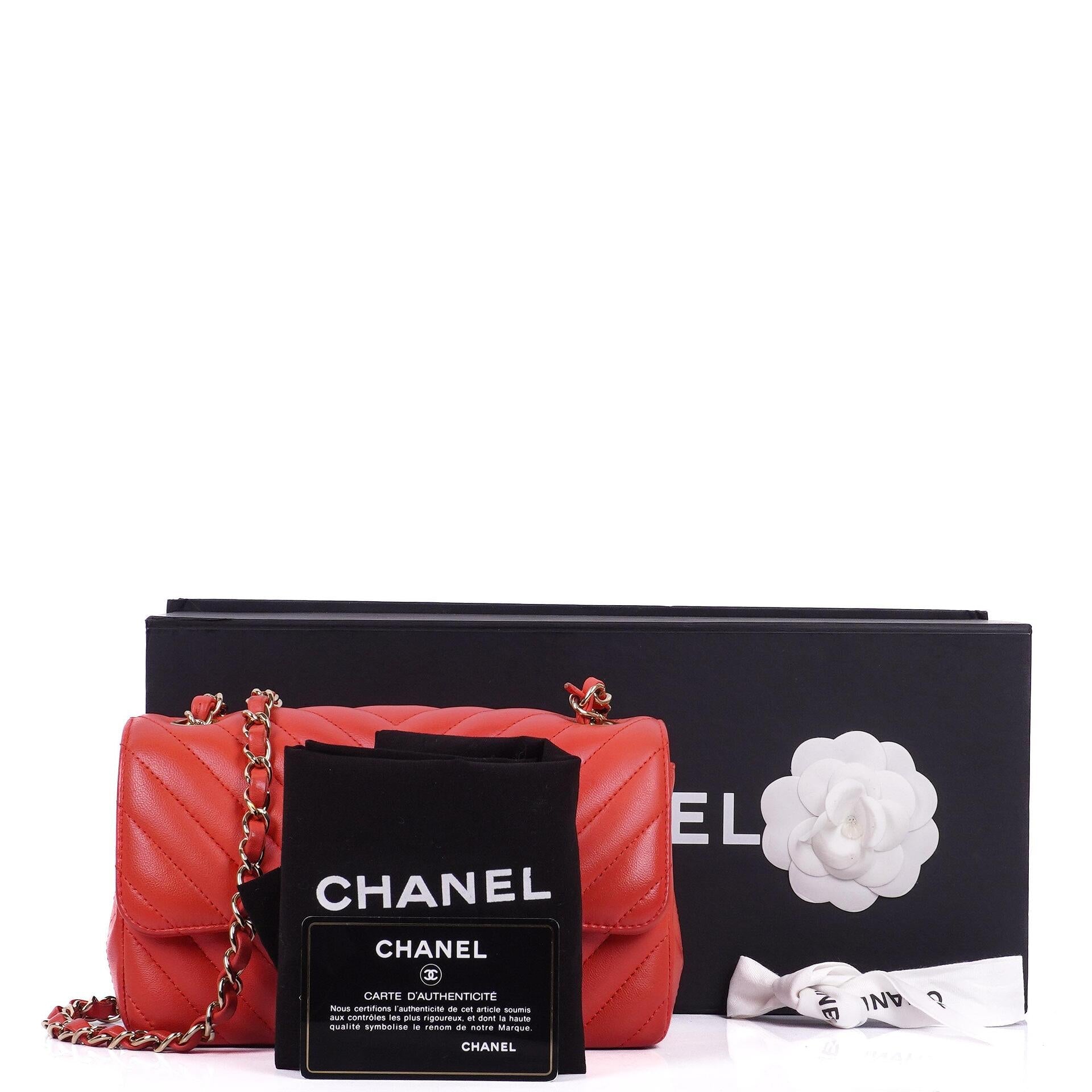 Chanel Mini Rectangular Classic Single Flap Bag aus Korallen Chevron gestepptem Lammleder mit goldfarbener Hardware
