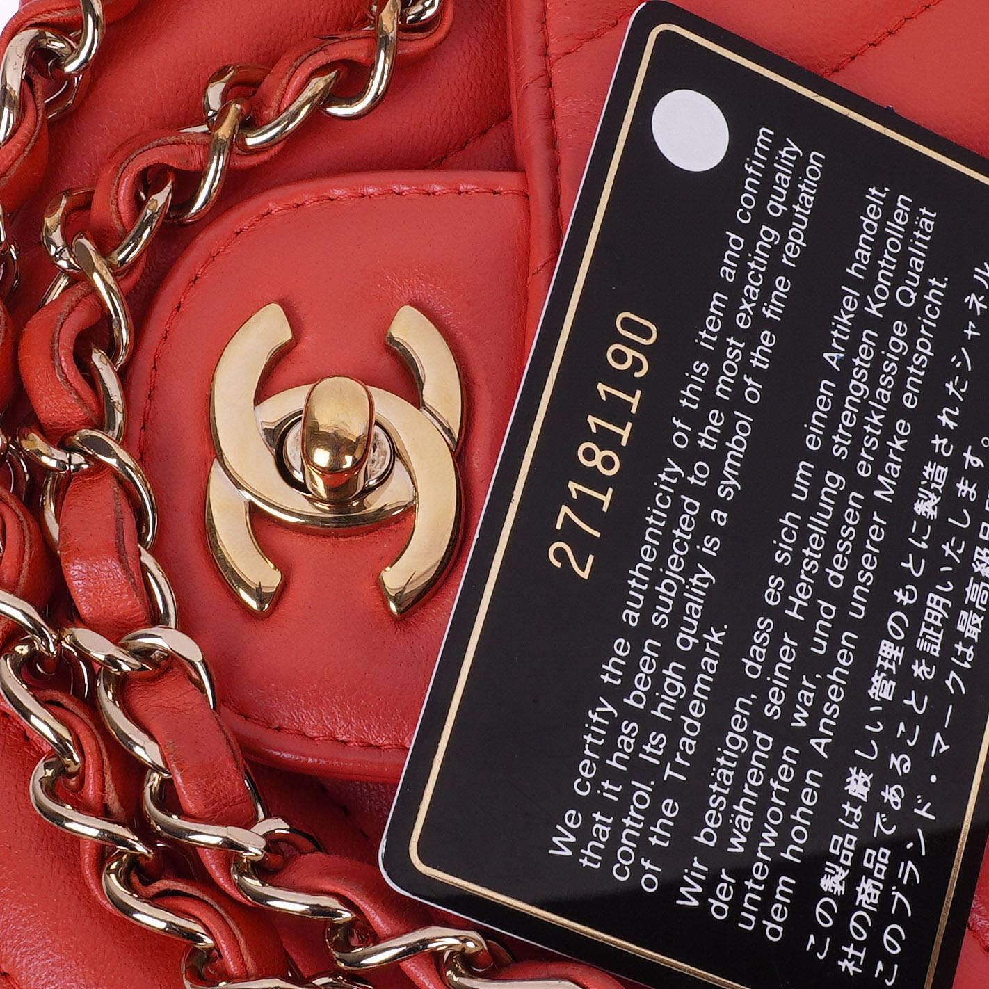 Chanel Mini Rectangular Classic Single Flap Bag aus Korallen Chevron gestepptem Lammleder mit goldfarbener Hardware