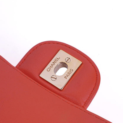 Chanel Mini Rectangular Classic Single Flap Bag aus Korallen Chevron gestepptem Lammleder mit goldfarbener Hardware
