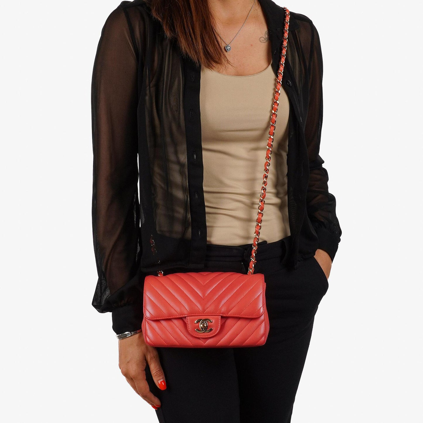 Chanel Mini Rectangular Classic Single Flap Bag aus Korallen Chevron gestepptem Lammleder mit goldfarbener Hardware