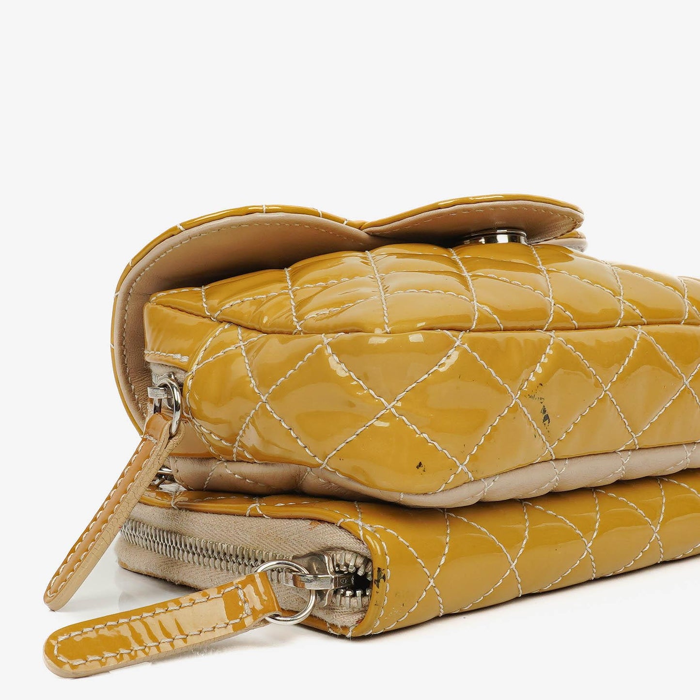Chanel Mini rechteckige doppelseitige Klapptasche aus gestepptem Lackleder