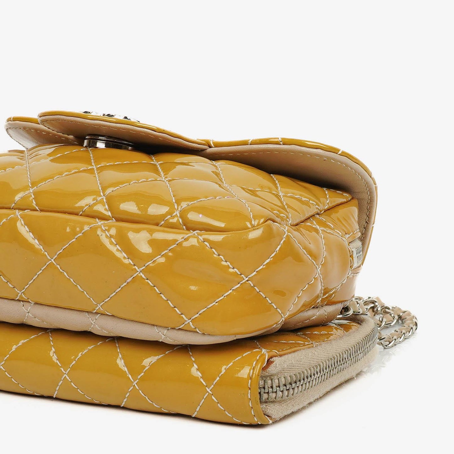 Chanel Mini rechteckige doppelseitige Klapptasche aus gestepptem Lackleder