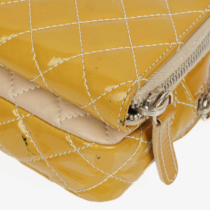 Chanel Mini rechteckige doppelseitige Klapptasche aus gestepptem Lackleder