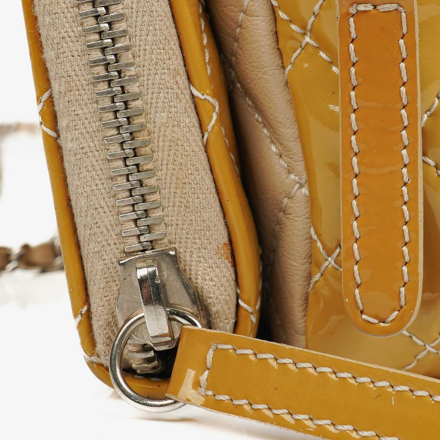 Chanel Mini rechteckige doppelseitige Klapptasche aus gestepptem Lackleder