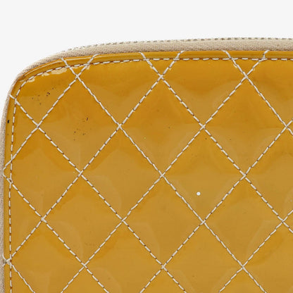 Chanel Mini rechteckige doppelseitige Klapptasche aus gestepptem Lackleder