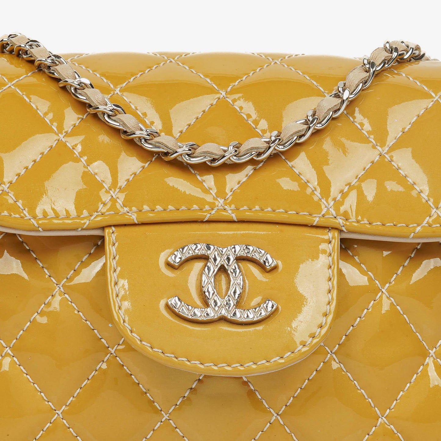 Chanel Mini rechteckige doppelseitige Klapptasche aus gestepptem Lackleder