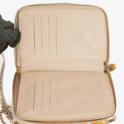 Chanel Mini rechteckige doppelseitige Klapptasche aus gestepptem Lackleder