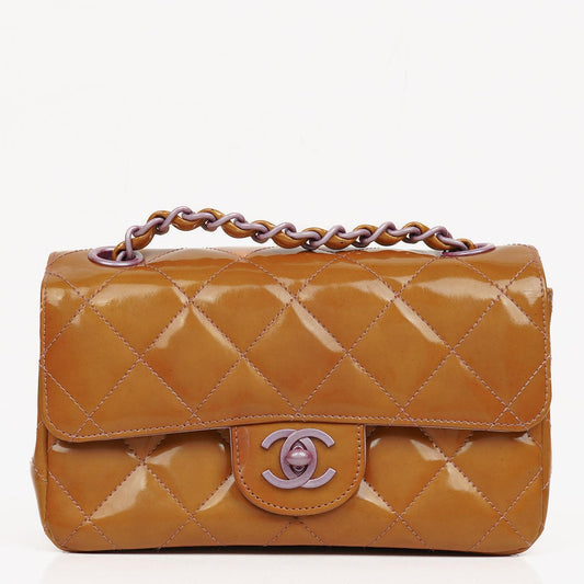 Chanel Mini Rectangular Flap Tasche aus gestepptem Lackleder